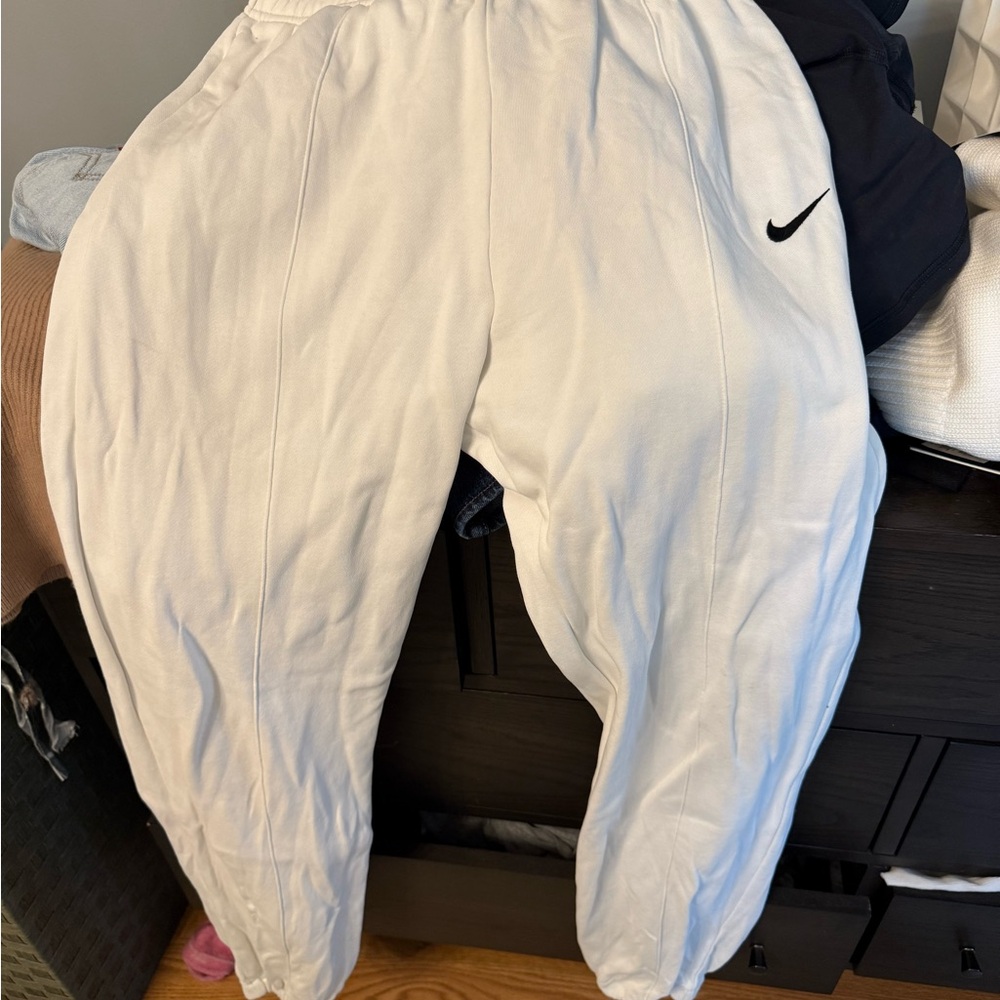 Nike White Sweatpants Relaxed Fit Joggers